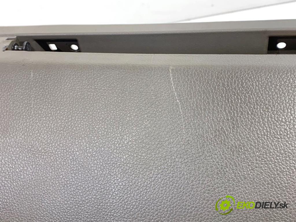 KIA SPORTAGE III SUV 2010 85 kW 1.7 CRDi 1685 Priehradka, kastlík spolujazdca 10SL1-54200 (Priehradka (kastlík))