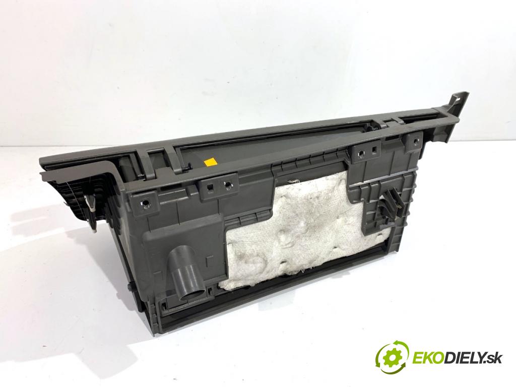 KIA SPORTAGE III SUV 2010 85 kW 1.7 CRDi 1685 Priehradka, kastlík spolujazdca 10SL1-54200 (Priehradka (kastlík))