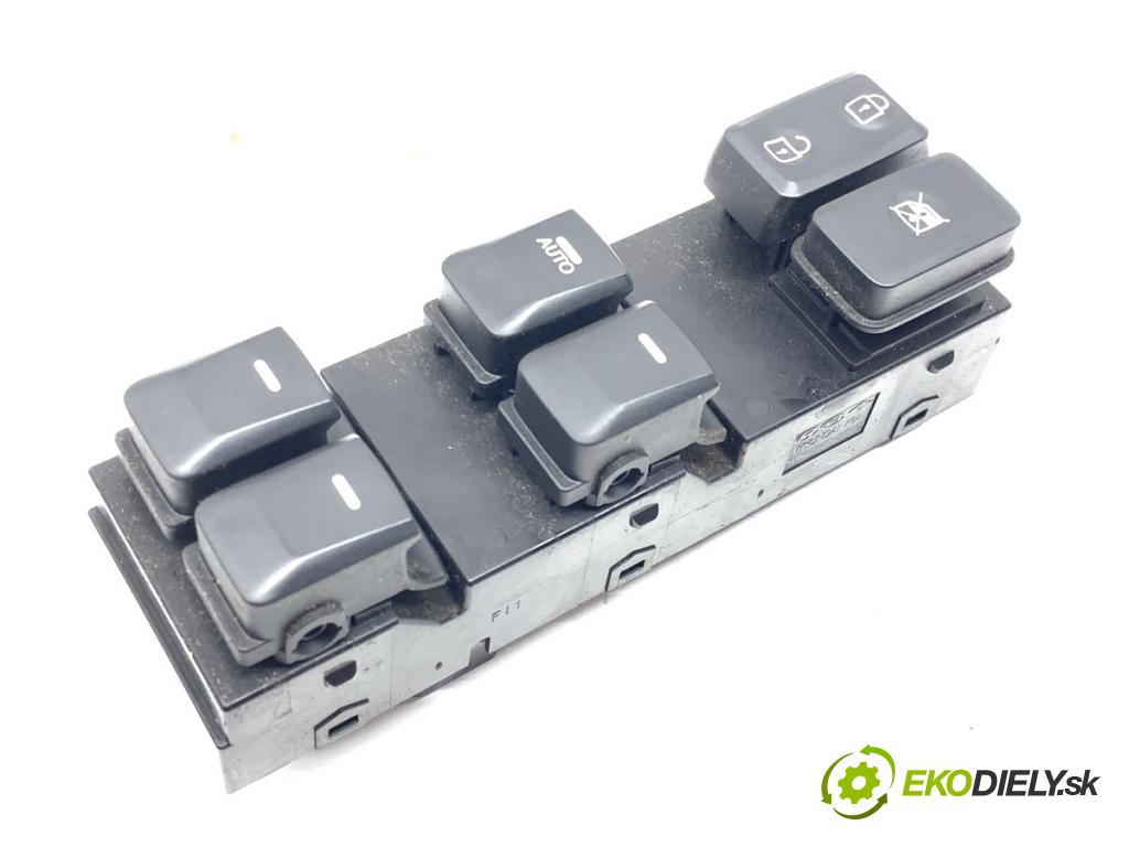 KIA SPORTAGE III SUV 2010 85 kW 1.7 CRDi 1685 Prepínač okien 93570-3W400 (Prepínacie páčky pod volantom)