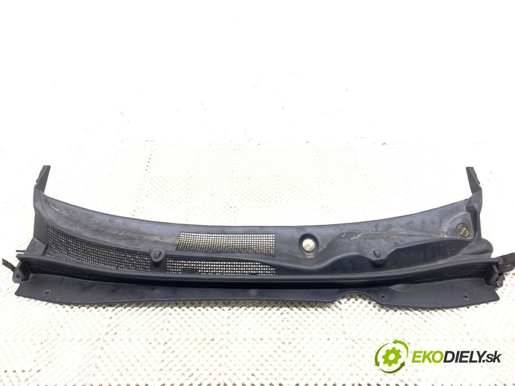 KIA SPORTAGE III SUV 2010 85 kW 1.7 CRDi 1685 Torpédo, plast pod čelné okno 86151-3U000 (Torpédo (plast pod čelným sklom))