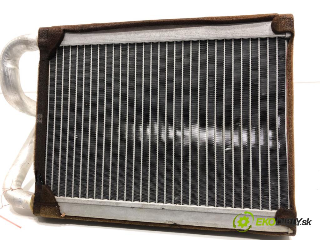 KIA SPORTAGE III SUV 2010 85 kW 1.7 CRDi 1685 topné těleso radiátor topení  (Radiátor topení)