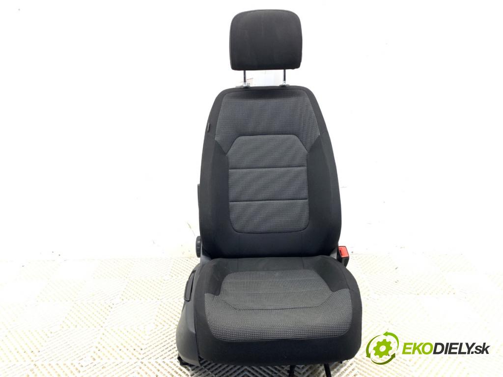 VW PASSAT B7 Kombi 2013 103 kW 2.0 TDI 1968 Sedadlo pravy predný 