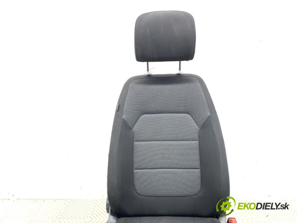 VW PASSAT B7 Kombi 2013 103 kW 2.0 TDI 1968 Sedadlo pravy predný