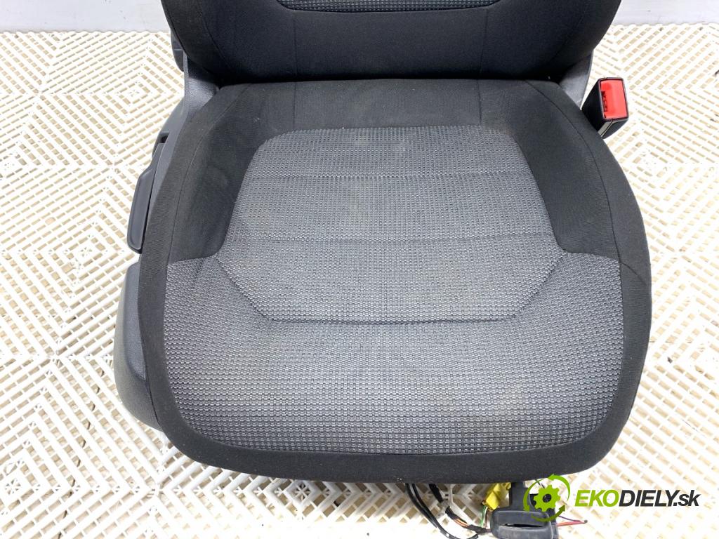 VW PASSAT B7 Kombi 2013 103 kW 2.0 TDI 1968 Sedadlo pravy predný