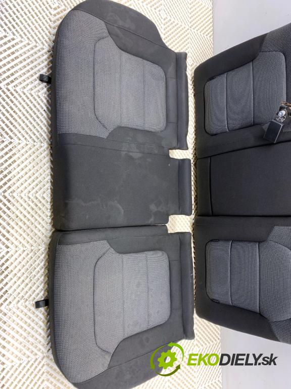 VW PASSAT B7 Kombi 2013 103 kW 2.0 TDI 1968 Sedadlo druhý rad