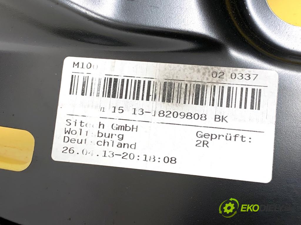 VW PASSAT B7 Kombi 2013 103 kW 2.0 TDI 1968 Sedadlo druhý rad