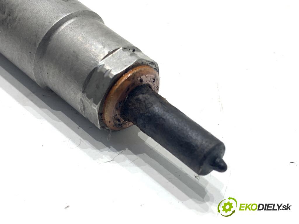 AUDI A6 C7 sedan 2011 180 kW 3.0 TDI quattro 2967 vstrekovač 059130277CC (Vstrekovač paliva)