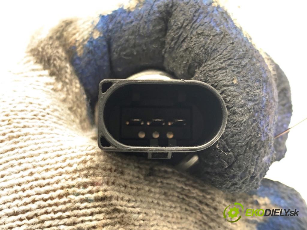 AUDI A6 C7 sedan 2011 180 kW 3.0 TDI quattro 2967 snímač tlaku paliva 05A906051 (Snímač)