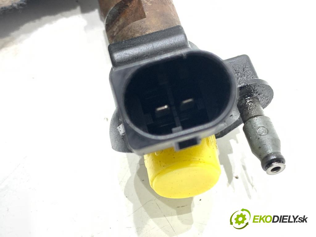 AUDI A6 C7 sedan 2011 180 kW 3.0 TDI quattro 2967 vstrekovač 059130277CC (Vstrekovač paliva)