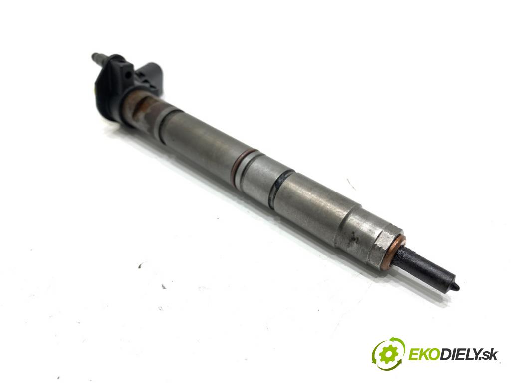 AUDI A6 C7 sedan 2011 180 kW 3.0 TDI quattro 2967 vstrekovač 059130277CC (Vstrekovač paliva)