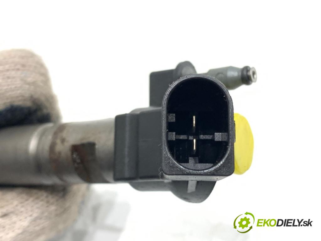 AUDI A6 C7 sedan 2011 180 kW 3.0 TDI quattro 2967 vstrekovač 059130277CC (Vstrekovač paliva)