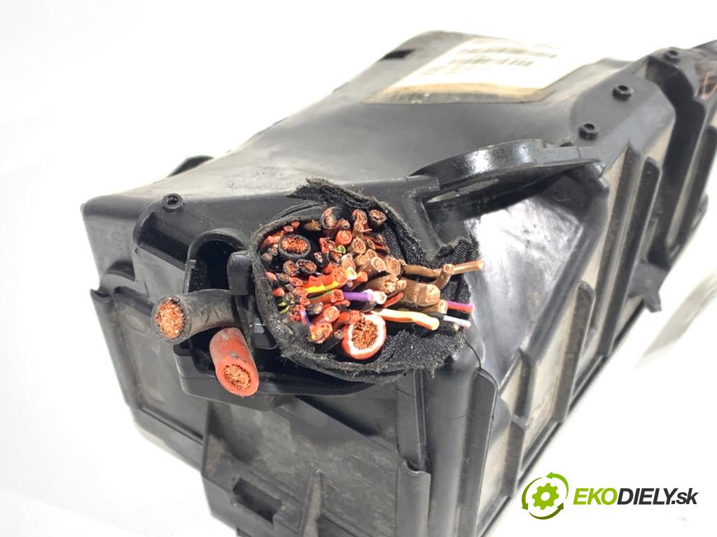 VW TOURAN nadwozie wielkoprzestrzenne (MPV) 2017 132 kW 1.8 TSI 1798 skříňka poistková 5Q0907361D (Pojistková skříňka)