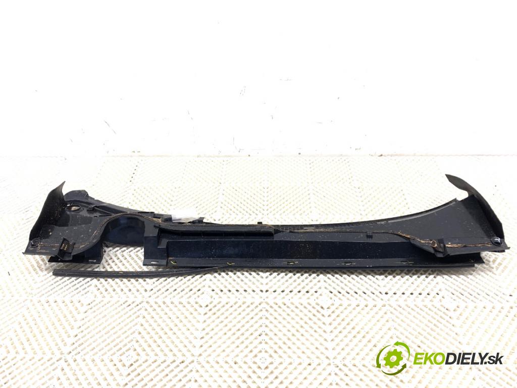 TOYOTA C-HR ---  --- --- --- Torpédo, plast pod čelné okno 55781-F4070 (Torpédo (plast pod čelným sklom))