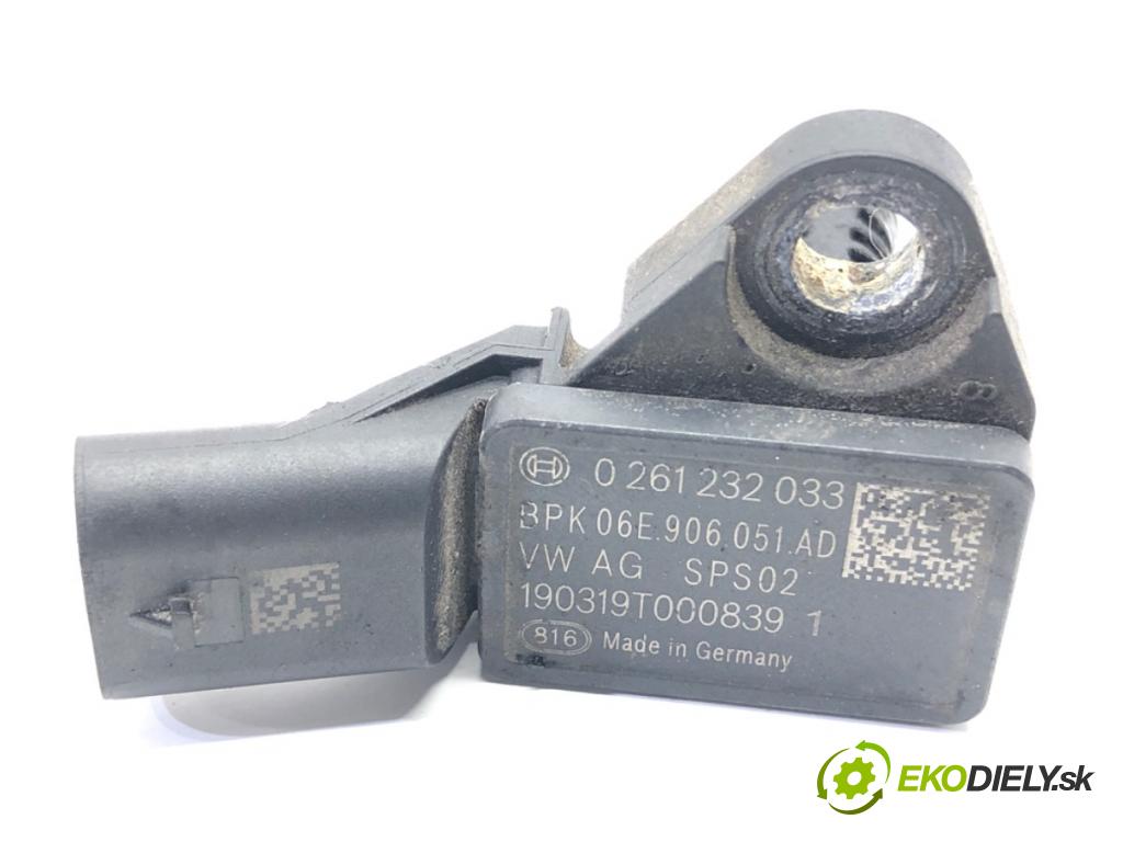 AUDI A8 D5 sedan 2019 210 kW 50 TDI Mild Hybrid quattro 2967 Snímač tlaku 0261232033 06E906051AD (Snímač tlaku)