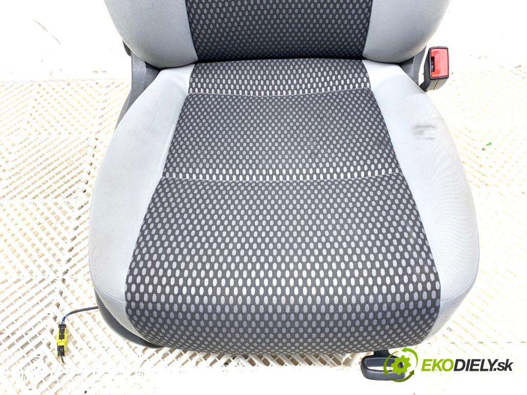 VW TIGUAN SUV 2011 100 kW 2.0 TDI 4motion 1968 Sedadlo pravy predný