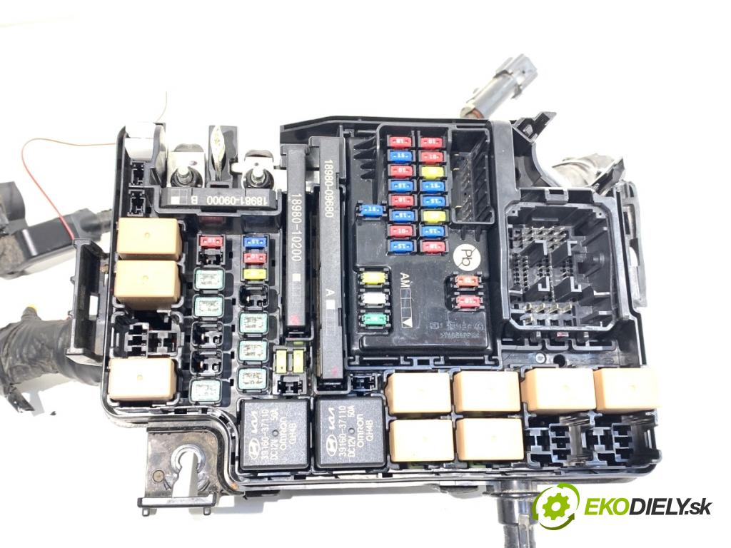 HYUNDAI KONA SUV 2021 77 kW 1.6 GDi Hybrid 1580 skříňka poistková 912A0-CM430 (Pojistková skříňka)