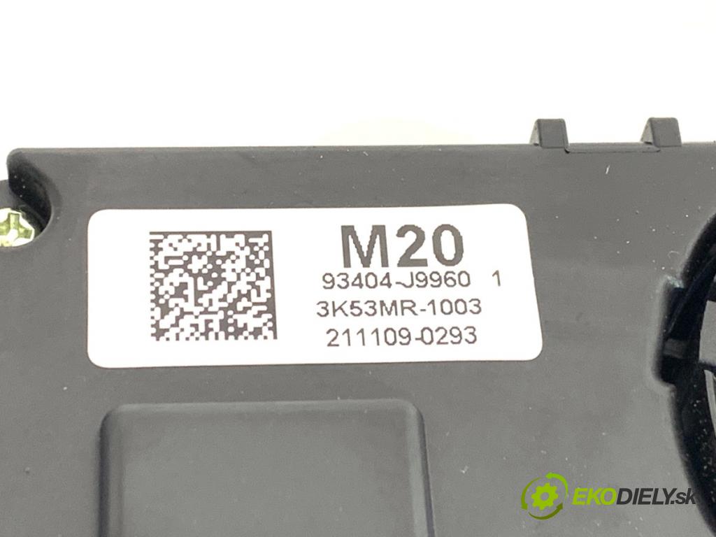 HYUNDAI KONA SUV 2021 77 kW 1.6 GDi Hybrid 1580 Prepínač kombinovaný 93404-J9960 (Prepínacie páčky pod volantom)