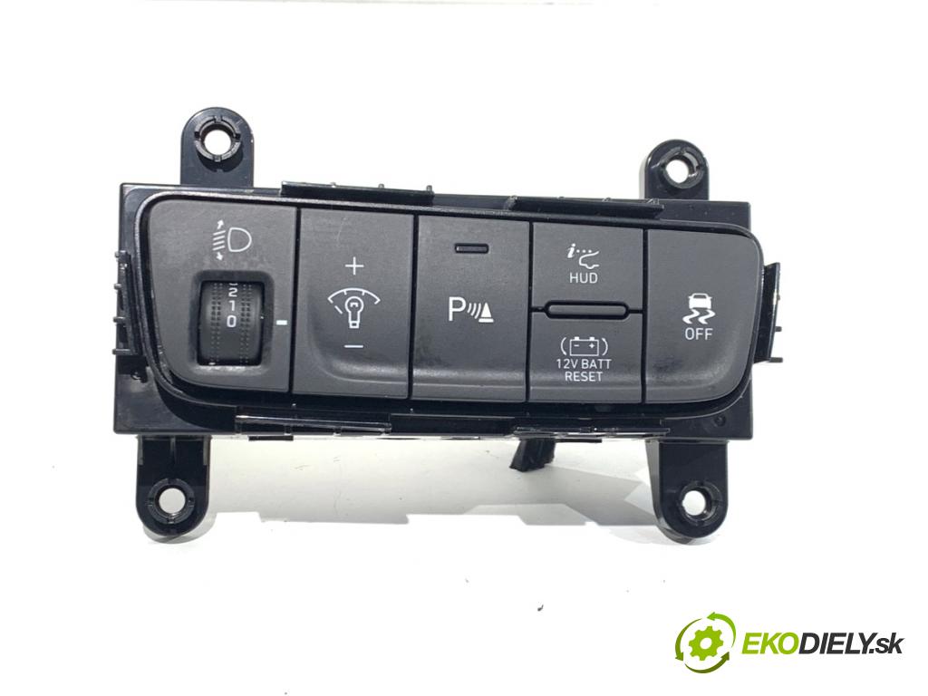 HYUNDAI KONA SUV 2021 77 kW 1.6 GDi Hybrid 1580 Prepínač nastavenia svetiel 93710-CMBN0TRY (Prepínacie páčky pod volantom)