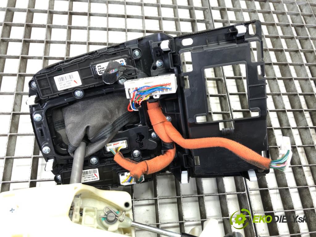 HYUNDAI KONA SUV 2021 77 kW 1.6 GDi Hybrid 1580 Kulisa 46700-J9210 (Rýchlostná páka (kulisa))