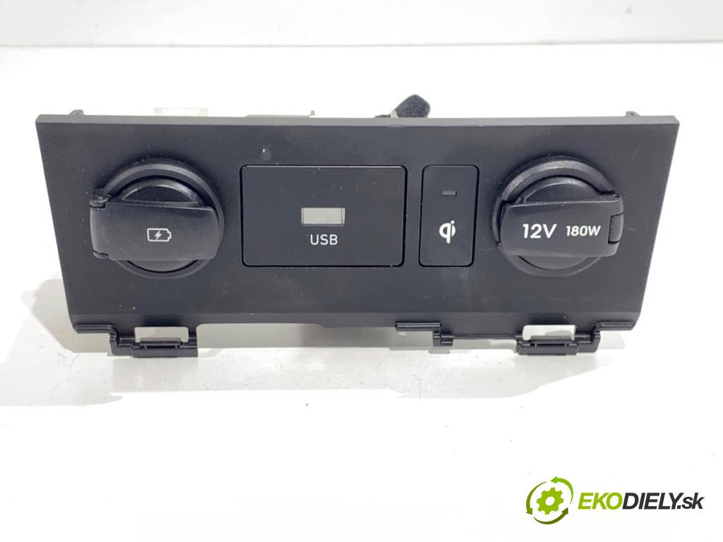 HYUNDAI KONA SUV 2021 77 kW 1.6 GDi Hybrid 1580 HNÍZDO: USB 83675-J9AD0
