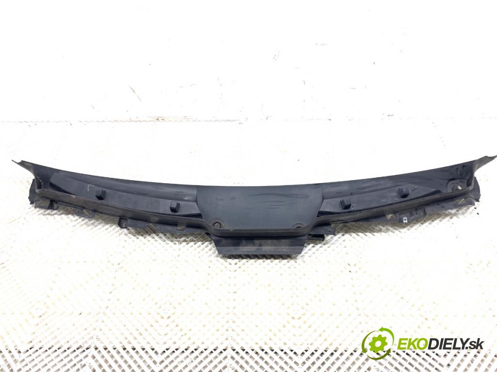 MERCEDES-BENZ GLE SUV 2018 190 kW 350 d 4-matic (166.024) 2987 Torpédo, plast pod čelné okno A1668300028 (Torpédo (plast pod čelným sklom))