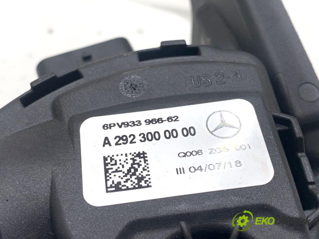 MERCEDES-BENZ GLE SUV 2018 190 kW 350 d 4-matic (166.024) 2987 potenciometr plynového pedálu A2923000000 (Potenciometr plynového pedálu)