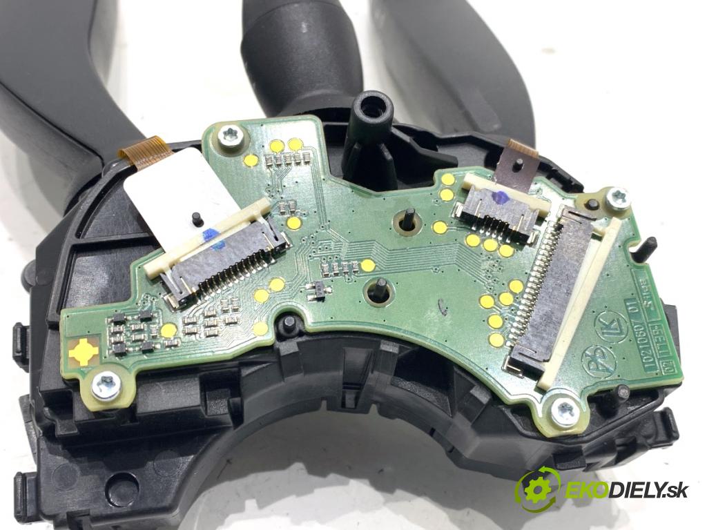 MERCEDES-BENZ GLE SUV 2018 190 kW 350 d 4-matic (166.024) 2987 Prepínač stieračov  (Prepínacie páčky pod volantom)