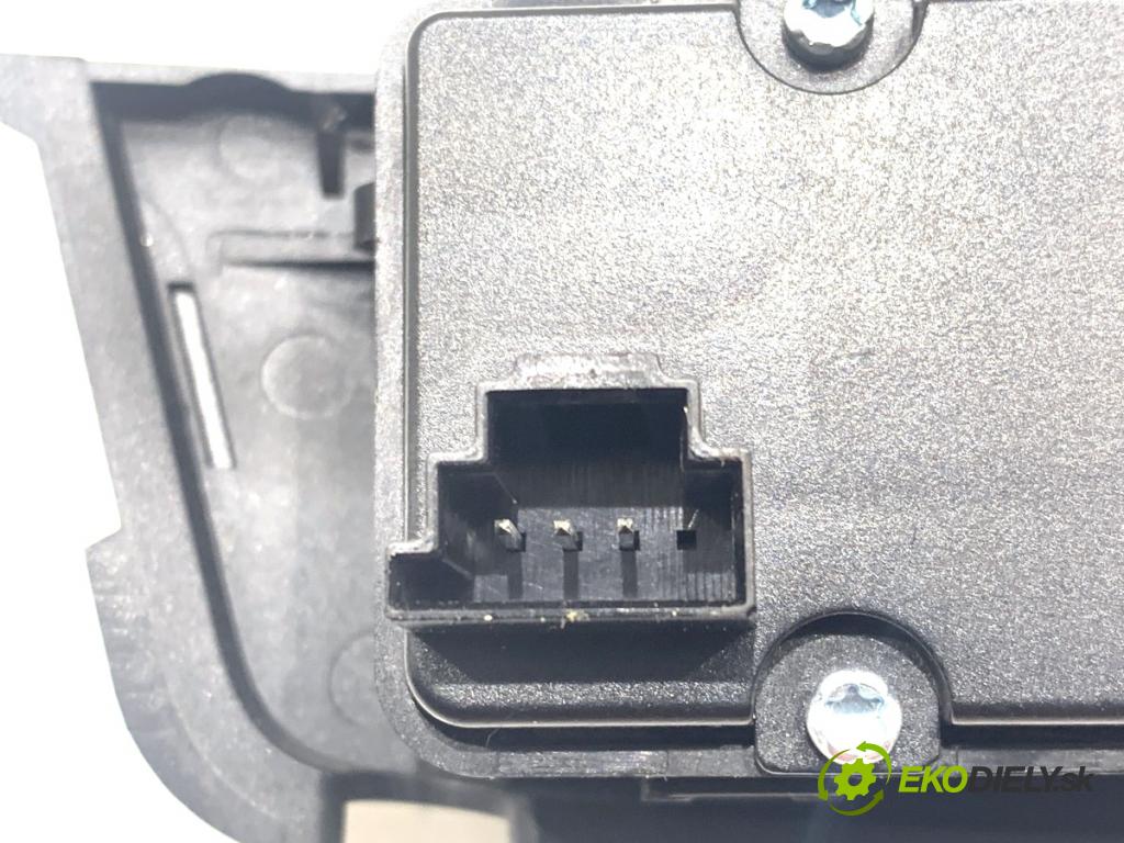 MERCEDES-BENZ GLE SUV 2018 190 kW 350 d 4-matic (166.024) 2987 Prepínač ohrievania, vyhrievania sedačky A2929051700 (Prepínacie páčky pod volantom)