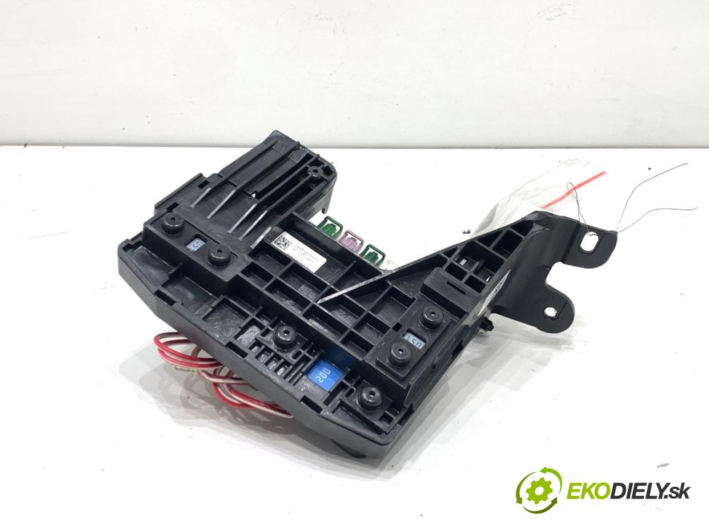 MERCEDES-BENZ GLE SUV 2018 190 kW 350 d 4-matic (166.024) 2987 skříňka poistková A1665409315 (Pojistková skříňka)