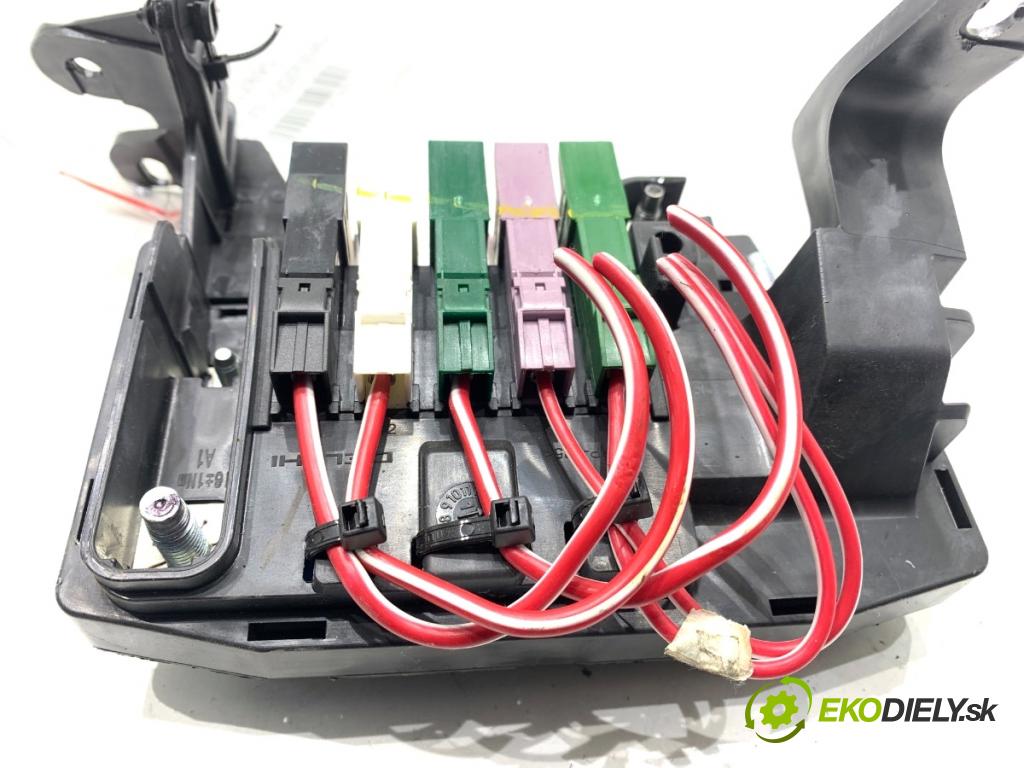 MERCEDES-BENZ GLE SUV 2018 190 kW 350 d 4-matic (166.024) 2987 skříňka poistková A1665409315 (Pojistková skříňka)