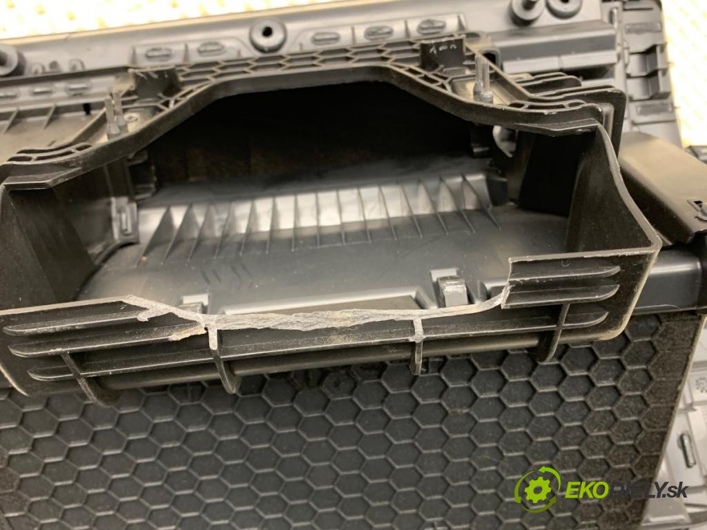 VW GOLF VII Kombi 2019 96 kW 1.5 TSI 1495 Priehradka, kastlík spolujazdca 5G1857285F (Priehradka (kastlík))