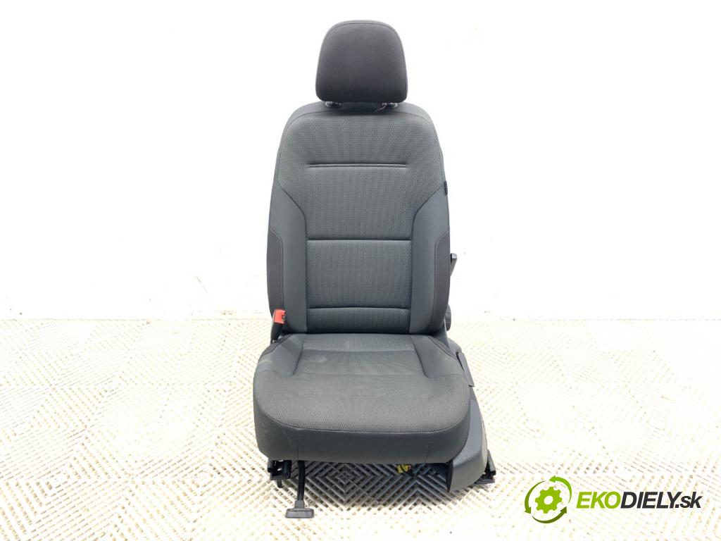 VW GOLF VII Kombi 2019 96 kW 1.5 TSI 1495 Sedadlo ľavy predný 