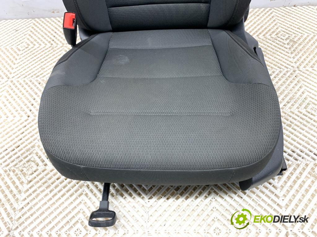 VW GOLF VII Kombi 2019 96 kW 1.5 TSI 1495 Sedadlo ľavy predný