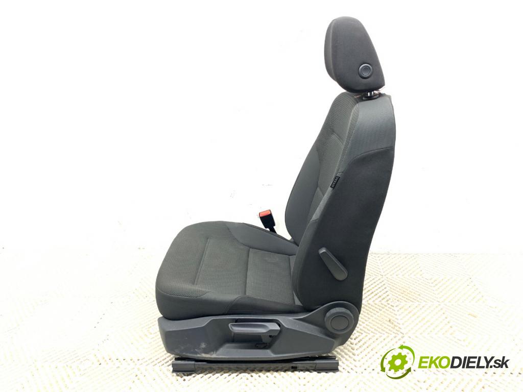 VW GOLF VII Kombi 2019 96 kW 1.5 TSI 1495 Sedadlo ľavy predný