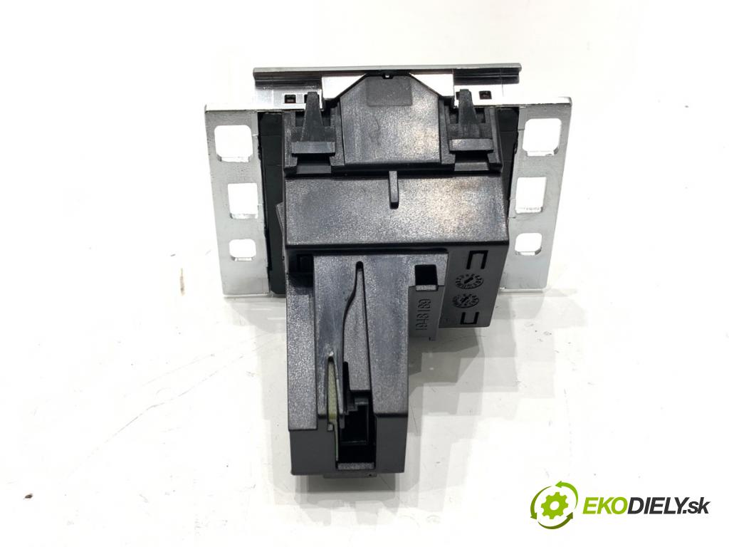 VW PASSAT B7 Kombi 2013 103 kW 2.0 TDI 1968 Displej 3AA919204A (Prístrojová doska)