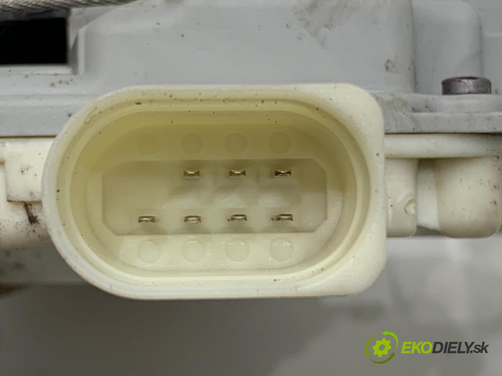 VW PASSAT B7 Kombi 2013 103 kW 2.0 TDI 1968 zámok dveře levý zadní část 3C4839015A