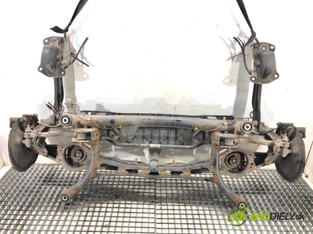VW PASSAT B7 Kombi 2013 103 kW 2.0 TDI 1968 Výstuha zad 