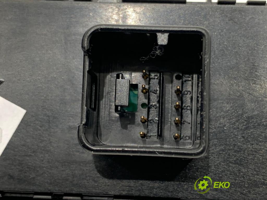 VW PASSAT B7 Kombi 2013 103 kW 2.0 TDI 1968 Prepínač okien 1K4959857B (Prepínacie páčky pod volantom)