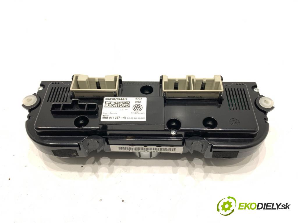 VW PASSAT B7 Kombi 2013 103 kW 2.0 TDI 1968 Panel ovládania kúrenia 3AA907044AG (Prepínacie páčky pod volantom)