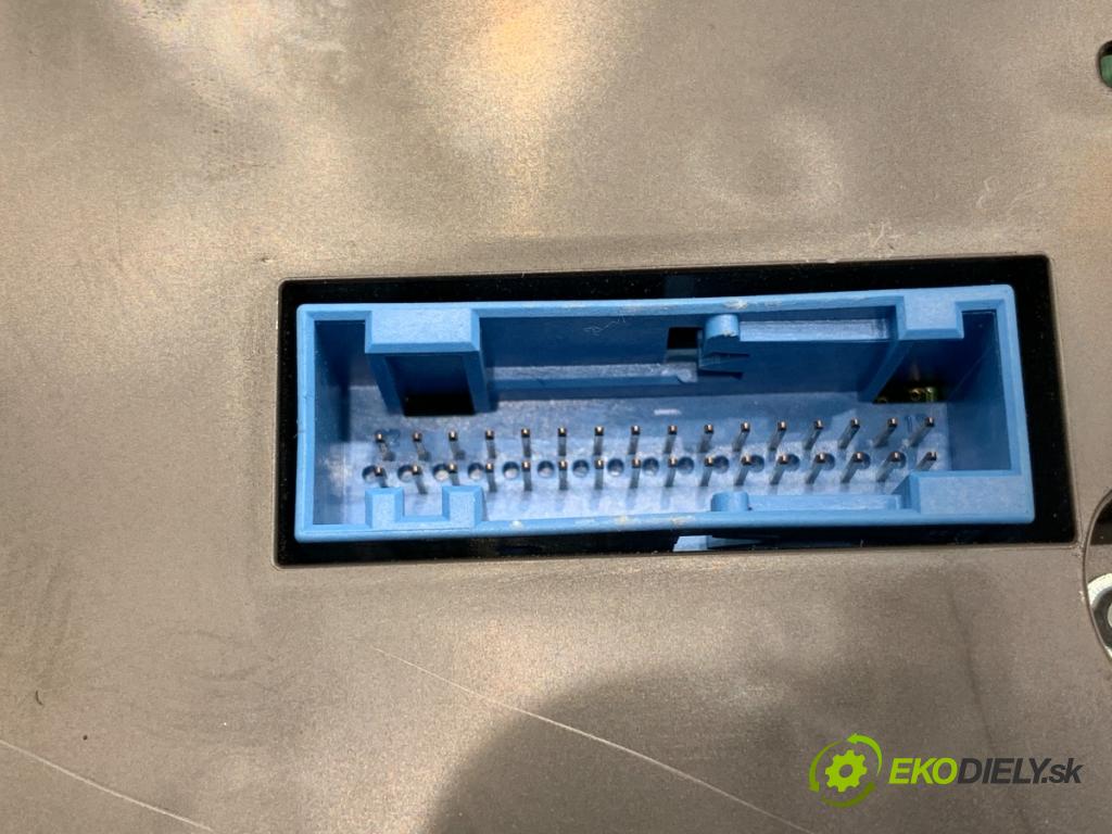 VW PASSAT B7 Kombi 2013 103 kW 2.0 TDI 1968 Prístrojovka 3AA920870J (Prístrojová doska)