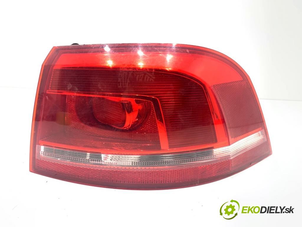 VW PASSAT B7 Kombi 2013 103 kW 2.0 TDI 1968 světlo pravý zadní část 3AF945096E
