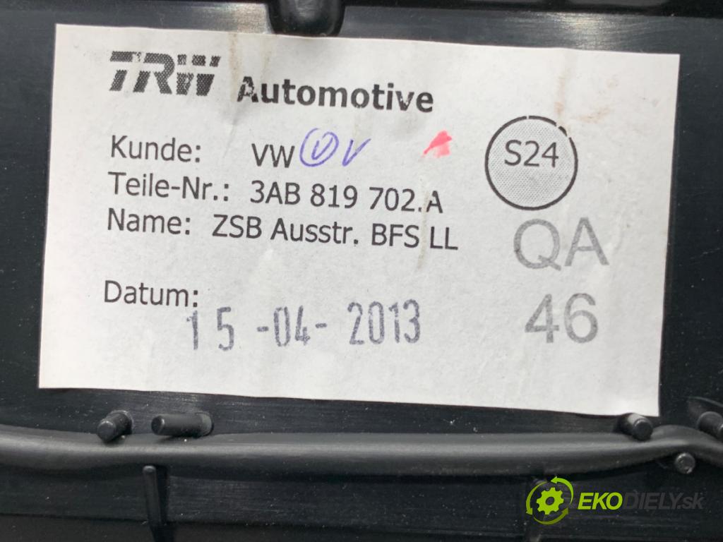 VW PASSAT B7 Kombi 2013 103 kW 2.0 TDI 1968 mří topení pravý přední část 3AB819702A