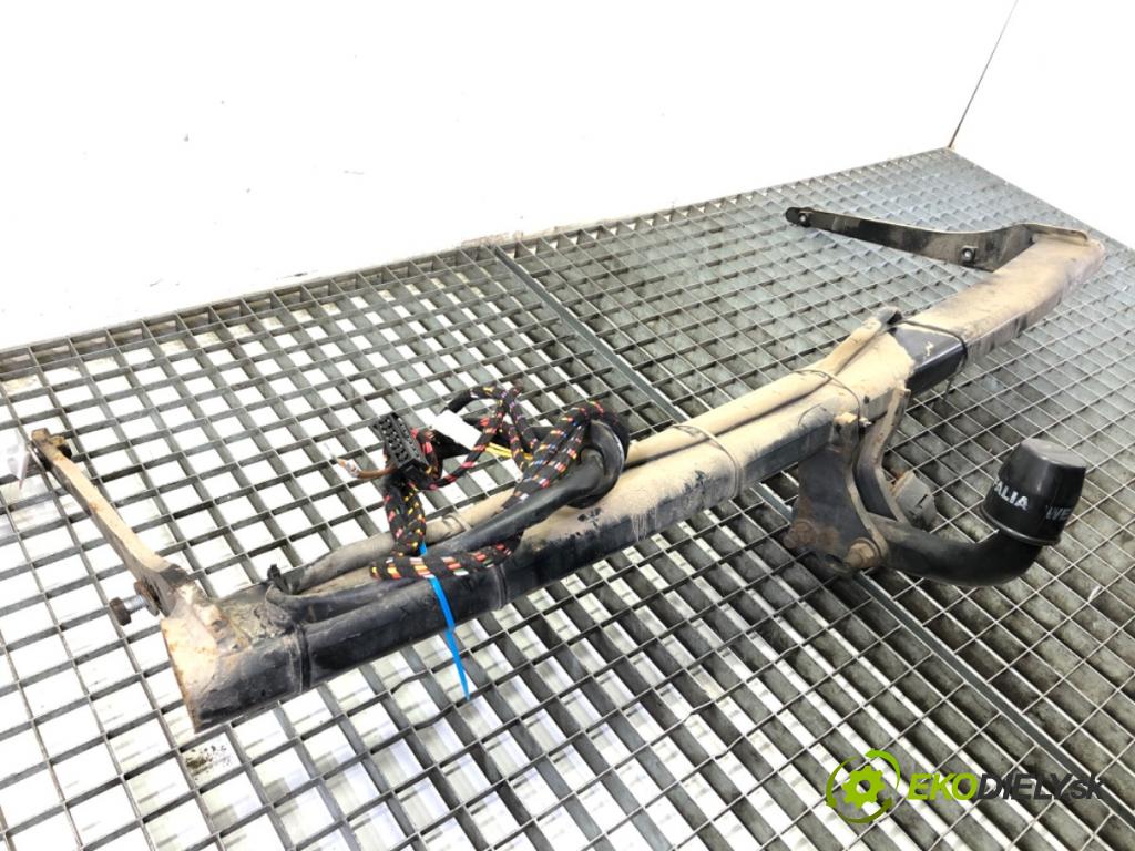 VW PASSAT B7 Kombi 2013 103 kW 2.0 TDI 1968 Hák tažné zařízení 321821 (Tažné zařízení)