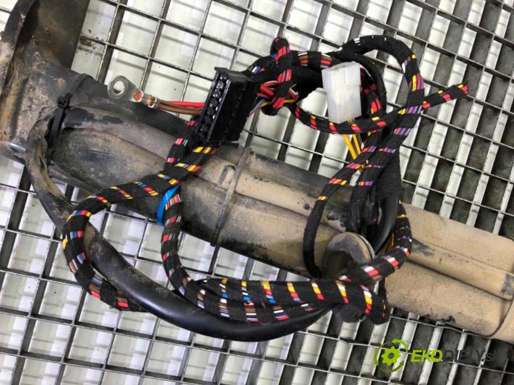 VW PASSAT B7 Kombi 2013 103 kW 2.0 TDI 1968 Hák tažné zařízení 321821 (Tažné zařízení)