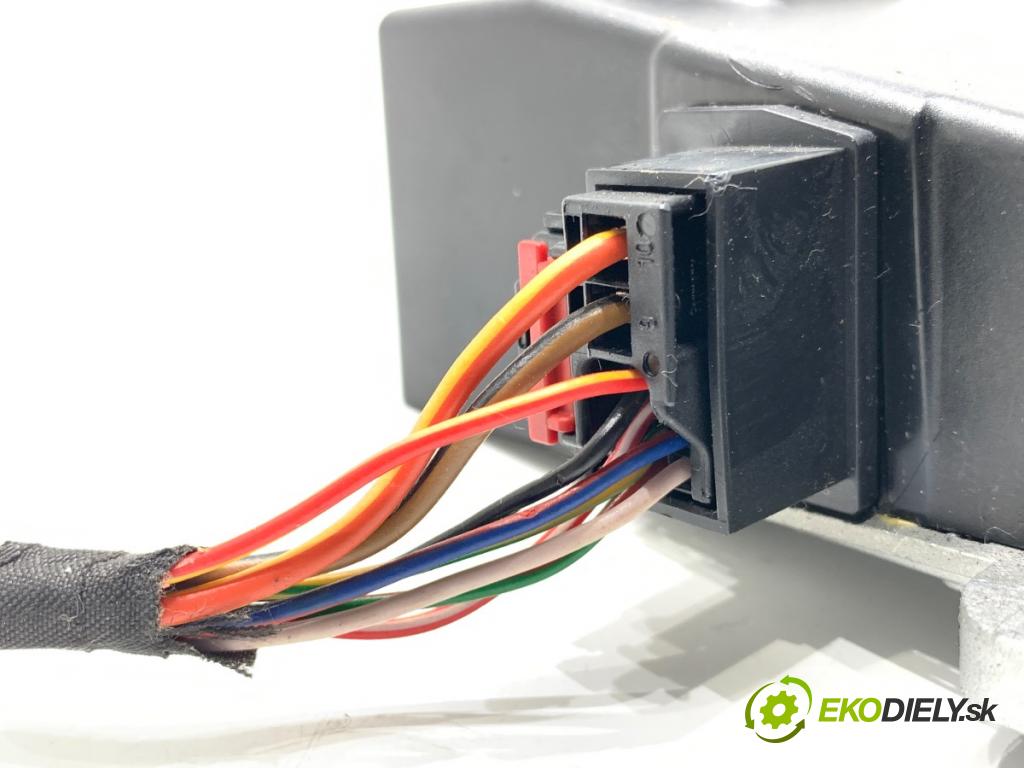 VW PASSAT B7 Kombi 2013 103 kW 2.0 TDI 1968 blokáda volantu 3C0905861J (Riadenie ostatné)