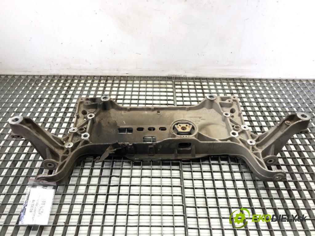 VW PASSAT B7 Kombi 2013 103 kW 2.0 TDI 1968 výztuha pod motor 7N0199369A (Přední výztuha)