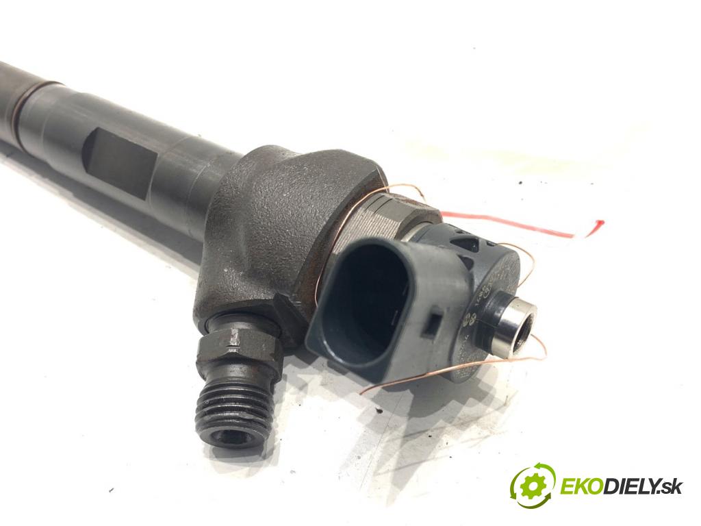 VW PASSAT B7 Kombi 2013 103 kW 2.0 TDI 1968 vstrekovač 0445110369 (Vstrekovač paliva)