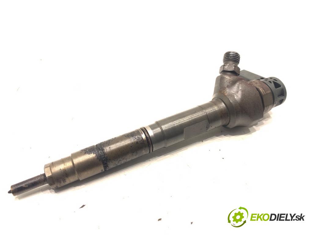 VW PASSAT B7 Kombi 2013 103 kW 2.0 TDI 1968 vstrekovač 0445110369 (Vstrekovač paliva)