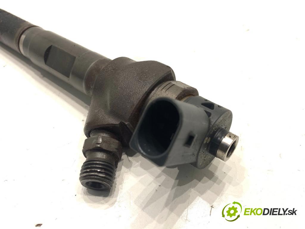 VW PASSAT B7 Kombi 2013 103 kW 2.0 TDI 1968 vstrekovač 0445110369 (Vstrekovač paliva)