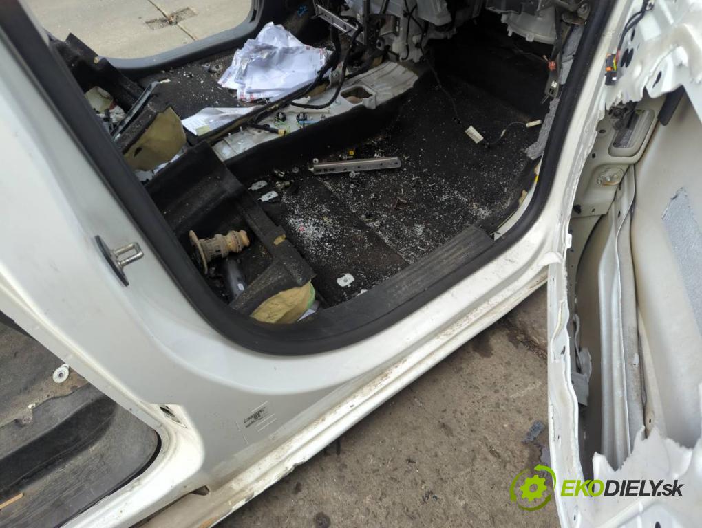 TOYOTA PROACE Nadwozie pełne/minivan 2021 75 kW 1.5 D-4D 100 (BPZMD) 1499 KAROSERIA ČTVRŤÁK blatník zadní část levý pravý práh střecha PODŁUŻNICA levý pravý